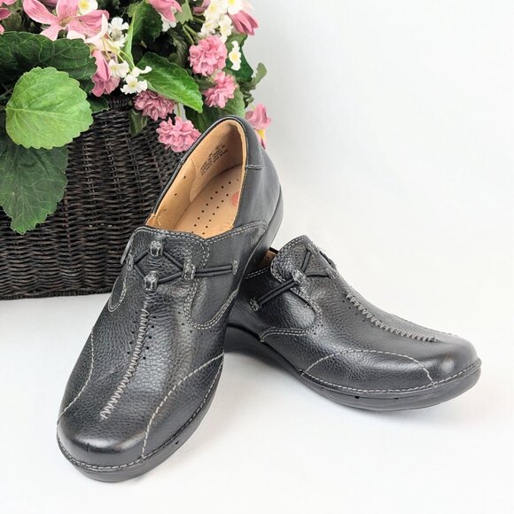 Black Clarks Un.loop Leather Slip On Loafers Womens 8N | Comfort Round Toe Shoes - Picture 1 of 6